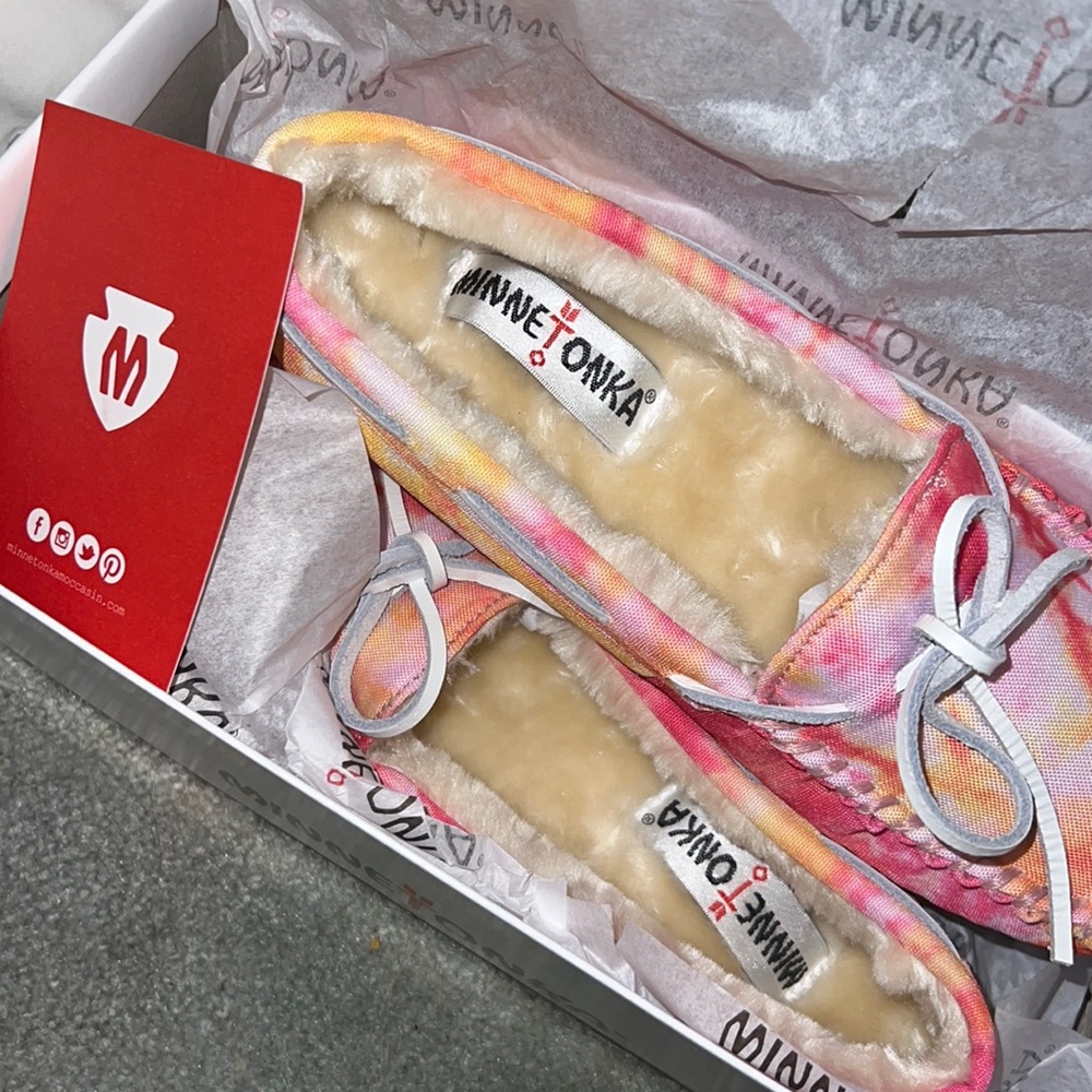 MINNETONKA TYE-DYE MOCCASINS